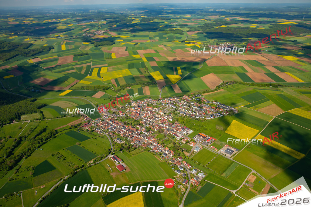 Das Luftbild zeigt : Schwebenried Arnstein - Die Luftaufnahme wurde 2024 vom UL-Flugzeug aus erstellt ( keine Drohne ) - Hochauflösende Luftaufnahme - Für grossformatige Ausdrucke geeignet. Die Geschenkidee !Mit Lizenz und Bildrechte bestellbar