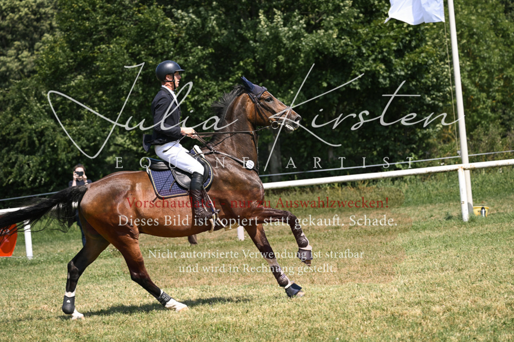 DSC_0282 | Pferde- und Turnierfotografie in Westsachsen. Pferdeportraits, Auftragszeichnungen und intuitive Kunst.