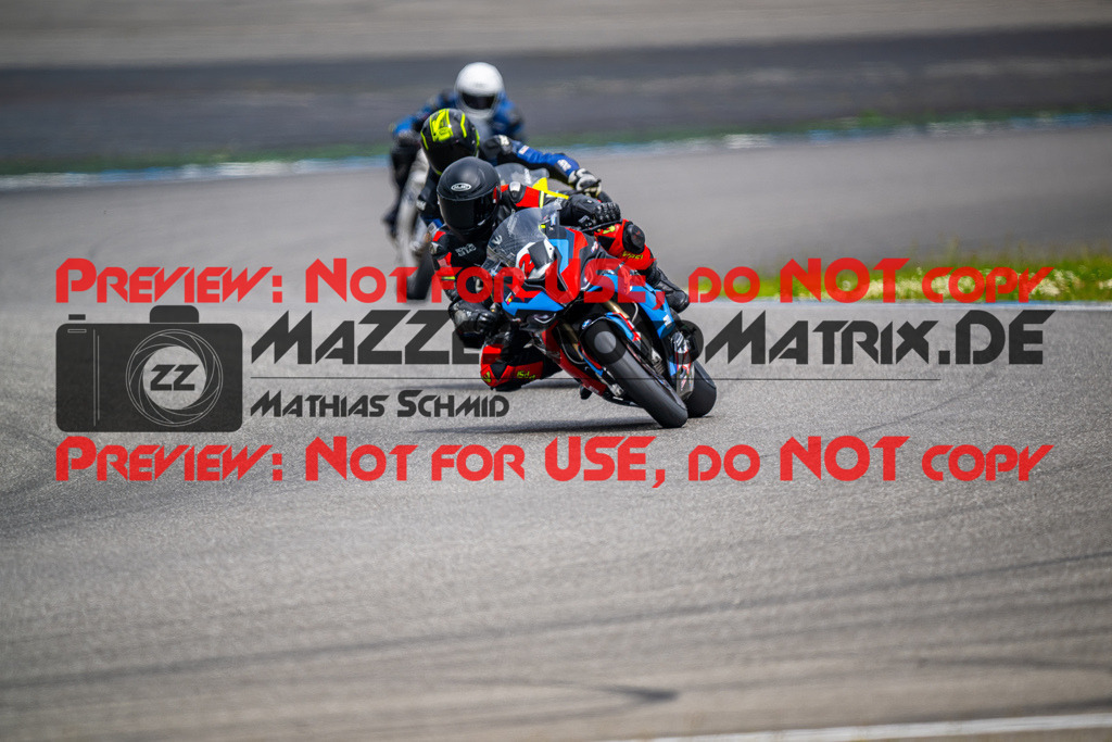 MaZZes_FotoMatrix_240702_6007705_8561 | WEISS