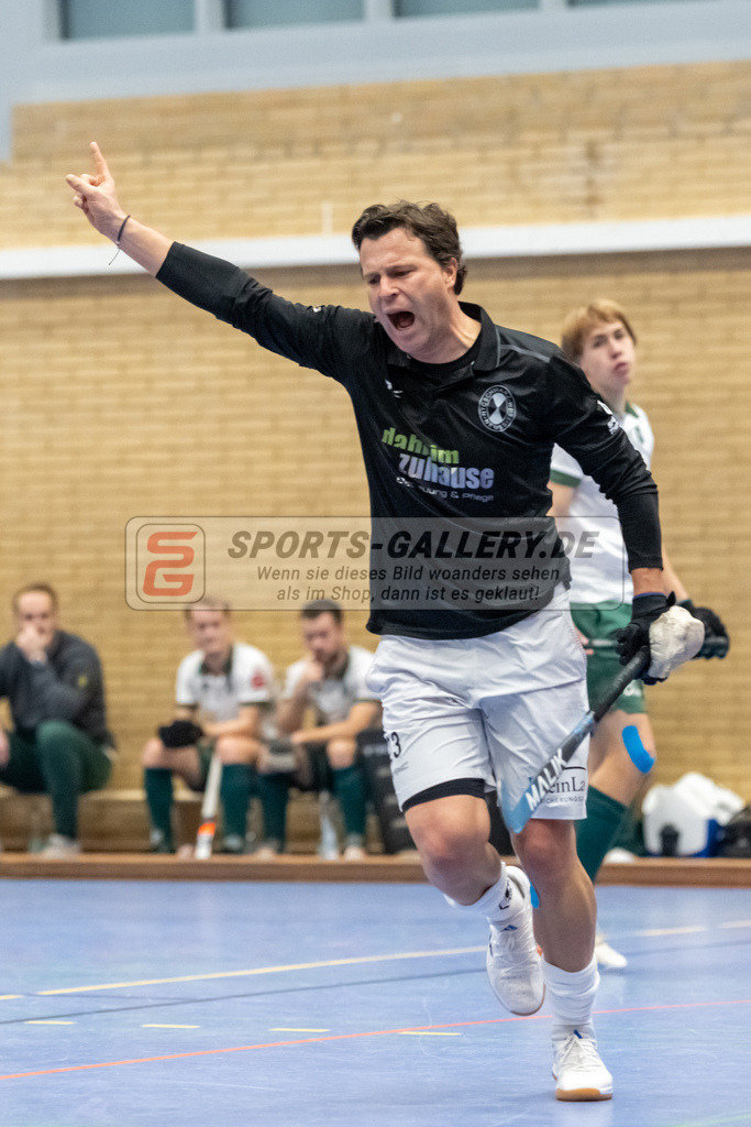 SFE_20231217_0063 | Neuss, Deutschland, 17.12.2023: Sebastian Draguhn (SW Neuss) jubelt waehrend des Spiels der Halle 1. Bundesliga Herren zwischen SW Neuss vs Uhlenhorst Mülheim im Stadionhalle (SW Neuss) am 17.12.2023 in Neuss, Deutschland. (Foto von Stephan Fehrmann)

Neuss, Germany, 17.12.2023: Sebastian Draguhn (SW Neuss) celebrates during the game of Halle 1. Bundesliga Herren between SW Neuss vs Uhlenhorst Mülheim in Stadionhalle (SW Neuss) at 17.12.2023 in Neuss, Deutschland. (Foto von Stephan Fehrmann)