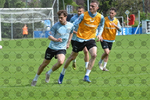 RGE_9469 | Hertha BSC, 2.Bundesliga, Herren, Training, Saison 2025/26, von li. Maurice Krattenmacher ( Hertha BSC ),  Niklas Kolbe ( Hertha BSC ),  Montag 04.05. 2026,   Fotograf:   Ralf Gebhardt - Realisiert mit Pictrs.com