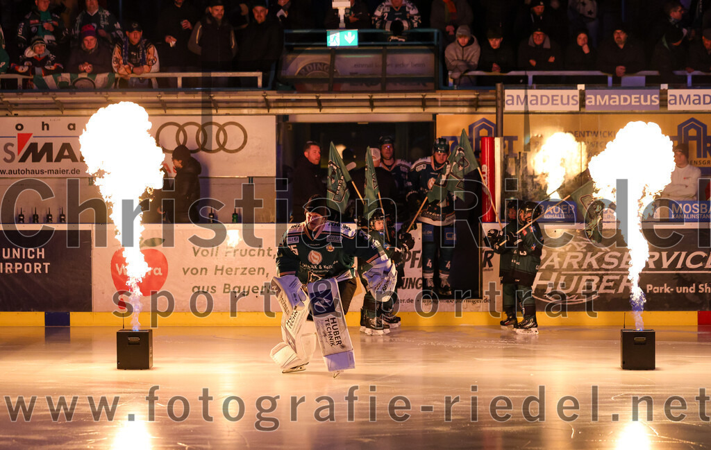2026-01-30_001_TSV_Erding_gegen_EHF_Passau_Black_Hawks | Erding, Deutschland, 30.01.2026:Eishockey, Oberliga Süd 2025 / 2026, 42. Spieltag, TSV Erding gegen EHF Passau Black Hawks, Endergebnis: 2:6Torwart Niklas Schlammer (Erding Gladiators, #35)Foto: Christian Riedel / fotografie-riedel.net