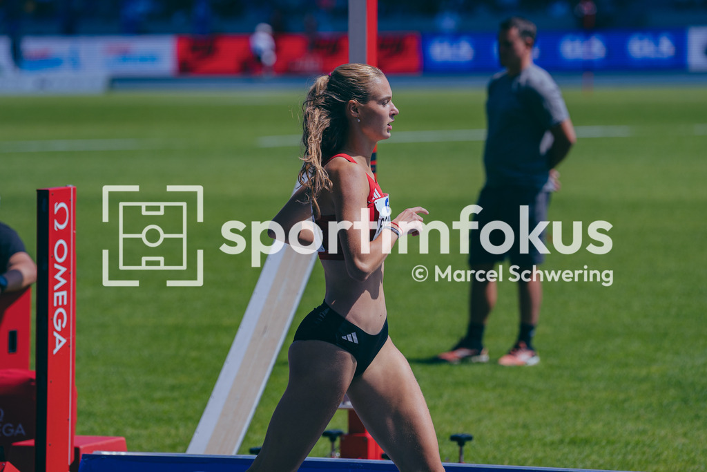 Deutsche Meisterschaften der Frauen und Männer 2026 | Finja Ponndorf, Eintracht Frankfurt e.V., U20 4x400-Meter-Staffel, Deutsche Meisterschaften der Frauen und Männer 2026, Lohrheidestadion Bochum-Wattenscheid, 25.07.2026. Foto: Marcel Schwering / sportimfokus - Realisiert mit Pictrs.com