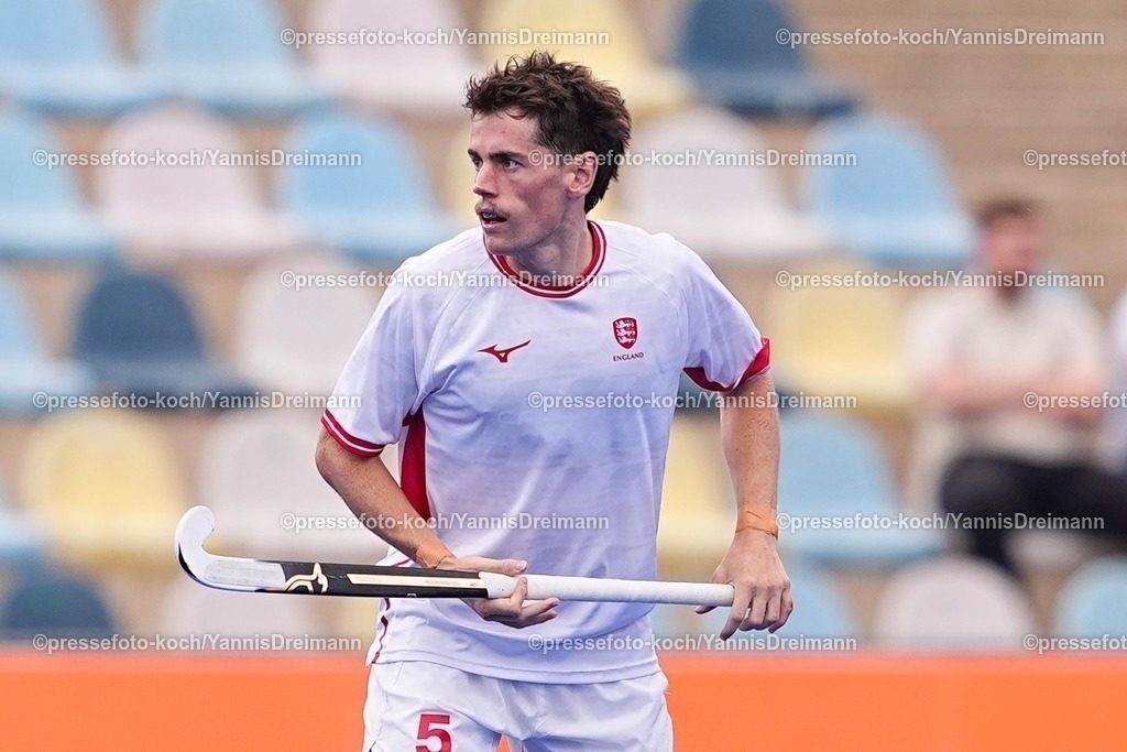 xydrx08082501016 | 08.08.2025, xydrx, Herren EuroHockey Championship 2025, Gruppenphase, Gruppe B, England - Polen, Sparkassenpark Mönchengladbach: Thomas Sorsby (Englische Feldhockey Nationalmannschaft #5)
