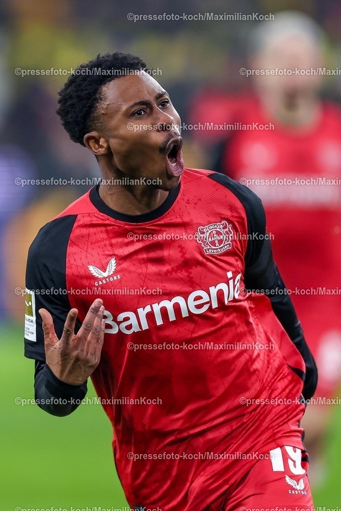 BVB10012502240 | 10.01.2025, Fußball, Borussia Dortmund - Bayer 04 Leverkusen, 1. Fußball Bundesliga, 16. Spieltag, Signal Iduna Park, Saison 2024 2025: Torjubel nach dem Treffer zum 1:0 durch Nathan Tella (Bayer04 Leverkusen #19)DFB regulations prohibit any use of photographs as image sequences and or quasi-video.