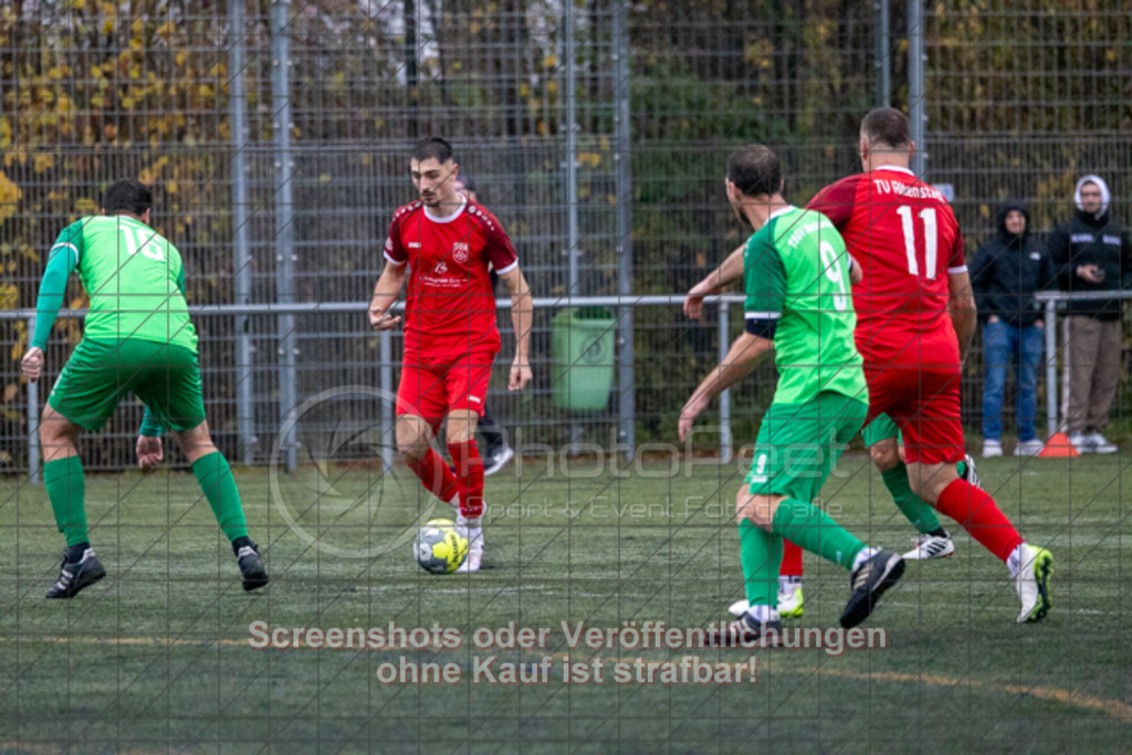 20251109_150029_0189 | #,TSVG Albershausen (grün) vs. TV Altenstadt (rot), Fussball, Kreisliga A3 - Bezirk Neckar/Fils, 12. Spieltag, Saison 2025/2026, Kunstrasenplatz, Schafhofstraße 8, 73095 Albershausen, 09.11.2025 - 14:30 Uhr,Foto: PhotoPeet-Sportfotografie/Peter Harich