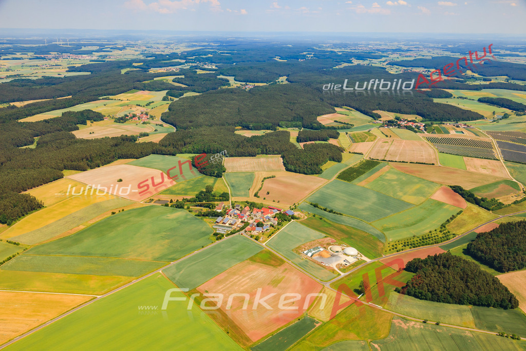 Luftbild von  Burghaslach - Luftaufnahme wurde 2015 von https://frankenair.de mittels Flugzeug (keine Drohne) erstellt - die Geschenkidee