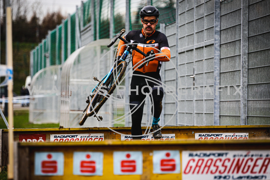 ..... | AUSTRIA, 24.11.24, 3.Radquerfeldein GP um das Sportzentrum Gunskirchen Image shows: Photo: Wapics / Andreas Willdoner
