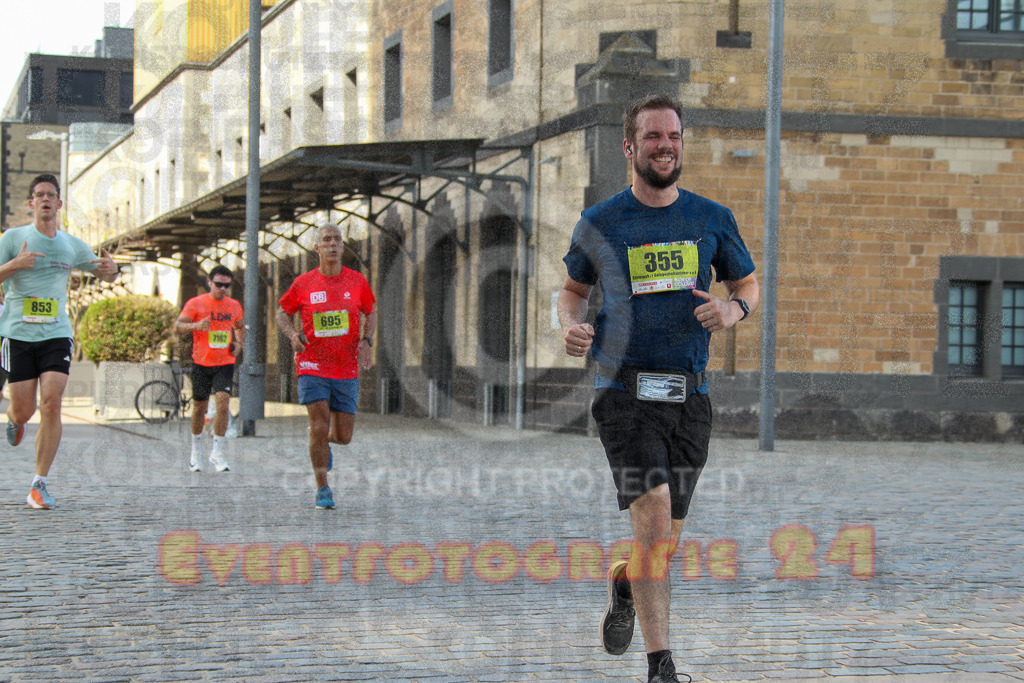 250920_1453_EV4_7429 | Sportfotografie im Rhein-Sieg Kreis, Köln, Bonn, NRW, Rheinland Pfalz, Hessen, etc. Unser Tätigkeitsfeld umfasst den Laufsport vom Volkslauf über den Marathon, Duathlon, Triathon bis zum Ultralauf wie Kölnpfad Ultra oder Schindertrail.