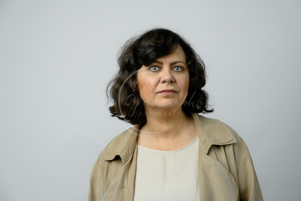 Olivia 008 | Portraitstube by Nadine Grenningloh