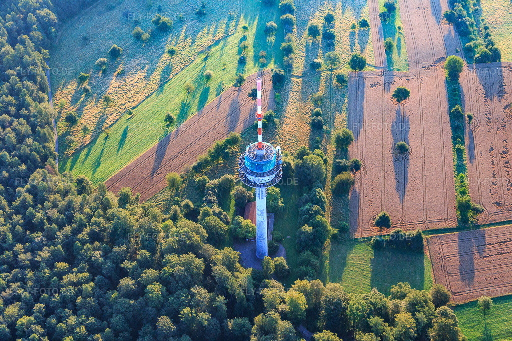 Luftbild: Fernmeldeturm im Ortsteil Grünwettersbach in Karlsruhe im Bundesland Baden-Württemberg in Deutschland. Foto: IMG_092228.jpg vom 01.08.2016 durch Werner Riehm/FLY-FOTO.de