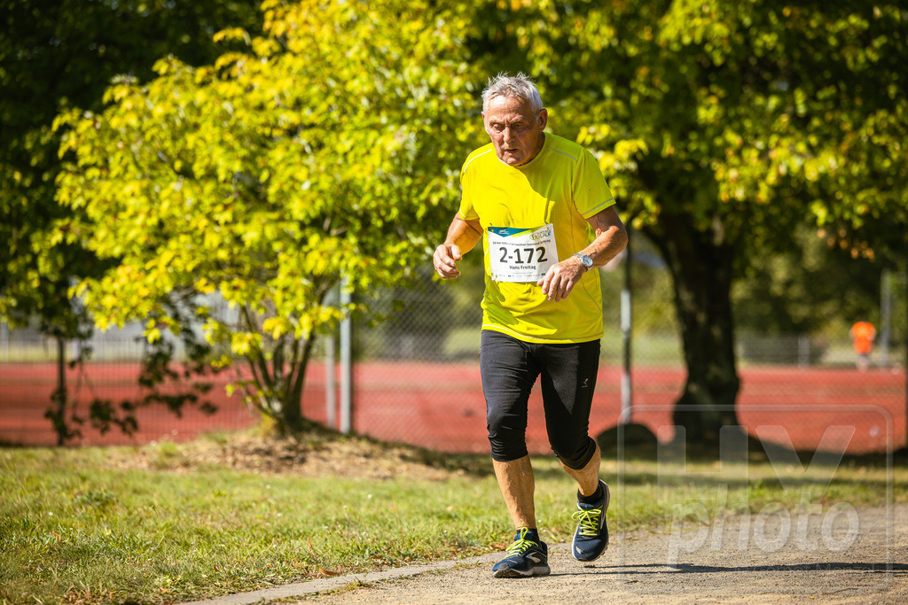 16. Hoywoj-CityLauf im Sportforum Hoyerswerda - 16.09.2023 | 10km-Volkslauf der Laausitzer Seenland Stiftung - Realisiert mit Pictrs.com