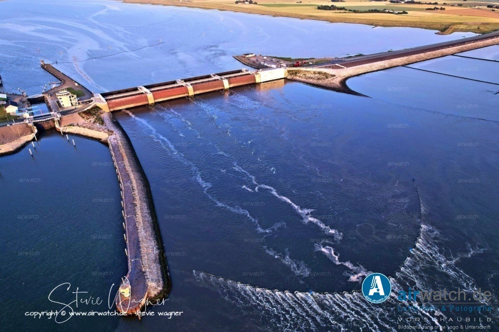Eider-Sperrwerk - Nordfriesland  | Entdecken Sie atemberaubende Luftbilder und Fotografien auf airwatch.de - Tauchen Sie ein in eine Welt voller faszinierender Aufnahmen aus der Vogelperspektive.