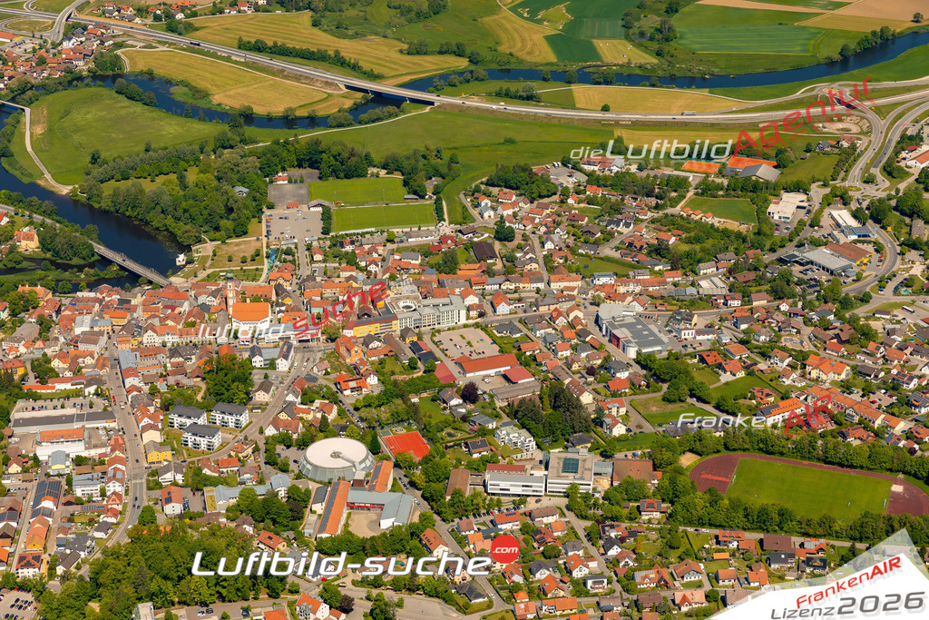 Das Luftbild zeigt :  Roding - Die Luftaufnahme wurde 2024 vom UL-Flugzeug aus erstellt ( keine Drohne ) - Hochauflösende Luftaufnahme - Für grossformatige Ausdrucke geeignet. Die Geschenkidee !Mit Lizenz und Bildrechte bestellbar