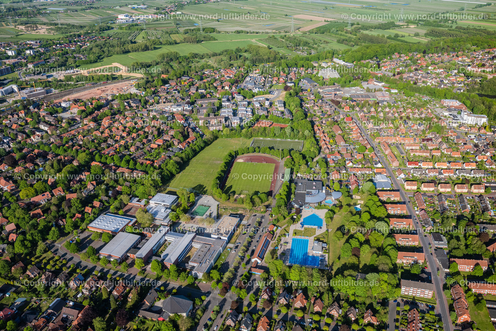 Stade_Campe_Sportplatz_Güldenstern_Freibad_ELS_2307140522 | STADE 14.05.2022 Innenstadtbereich im Stadtgebiet Campe in Stade im Bundesland Niedersachsen, Deutschland. // Cityscape of the district Campe in Stade in the state Lower Saxony, Germany. Foto: Martin Elsen
