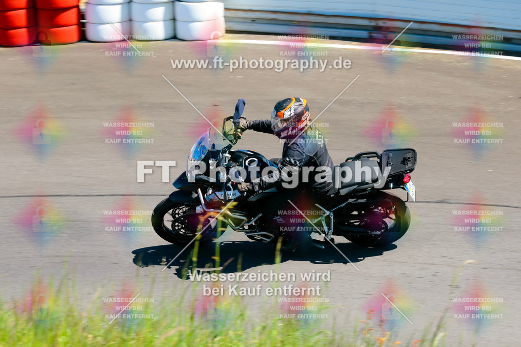 Moto-TeamOBK-22396 | Hier findet Ihr Bilder von Touristenfahrten auf der Nürburgring Nordschleife oder von anderen Veranstaltungen die ich besucht habe. Viel Spass beim Durch Schauen 