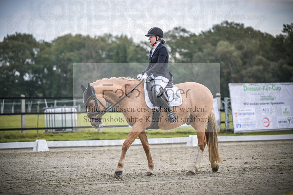 DOS_2251 | Entdecke hochwertige Reitturnierfotos von Foto Oger. Professionell, emotional und authentisch – jetzt Lieblingsmomente im Shop bestellen.Deutschlandweite Turnierfotografie. - Realisiert mit Pictrs.com