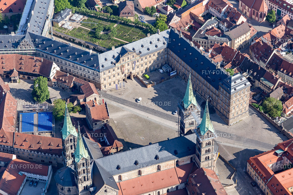 Bamberger Domplatz | Luftbild: Bamberger Domplatz in Bamberg im Bundesland Bayern in Deutschland. Foto: IMG_099812.jpg vom 25.05.2017 durch Werner Riehm/FLY-FOTO.de - Realisiert mit Pictrs.com