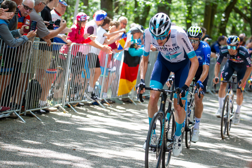 Lidl Deutschland Tour 2024 (Radsport), 4. Etappe und letzte Etappe Von Annweiler am Trifels nach Saarbrücken (182,7 KM). Bild: Ankunft an der Kalmit, dem höchsten Berg im Pfälzerwald | Lidl Deutschland Tour 2024 (Radsport), 4. Etappe und letzte Etappe Von Annweiler am Trifels nach Saarbrücken (182,7 KM). Bild: Ankunft an der Kalmit, dem höchsten Berg im Pfälzerwald - Realisiert mit Pictrs.com
