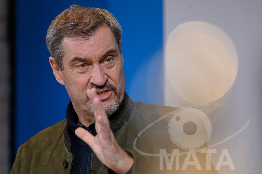 _DWI7651 | Bayerns Ministerpräsident Markus Söder (CSU) bei einer Pressekonferenz im Lokschuppen. Rosenheim, 02.12.2025 Bayern Deutschland - Realisiert mit Pictrs.com