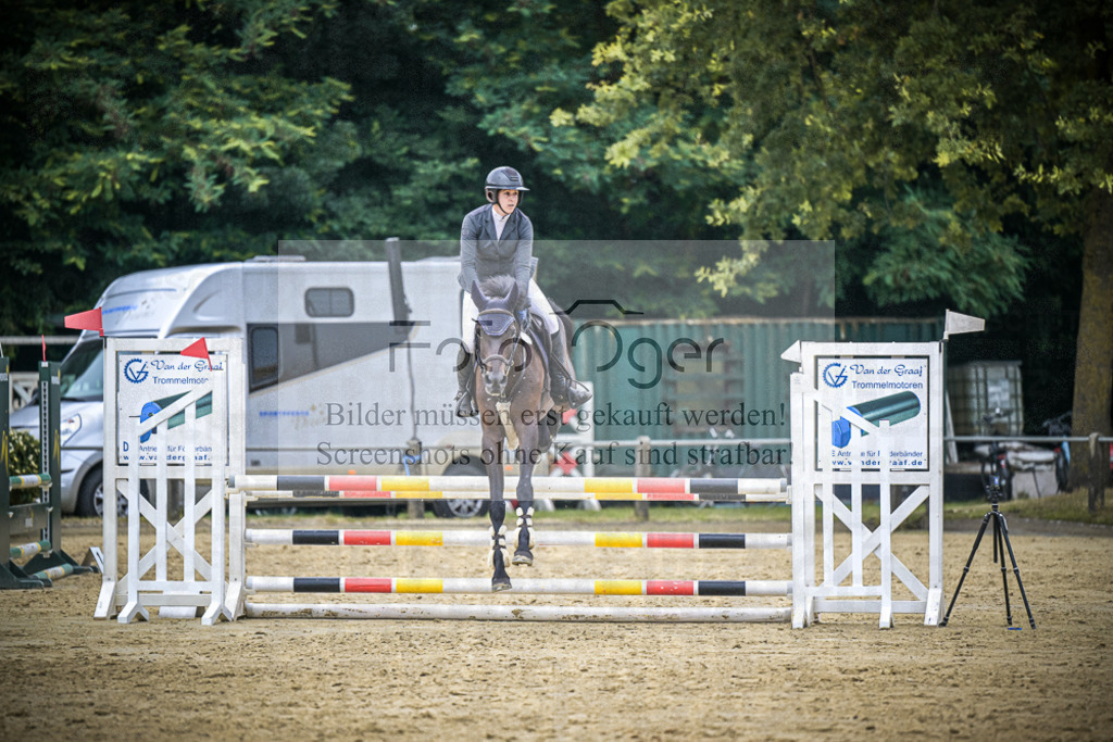 DOS_3779 | Entdecke hochwertige Reitturnierfotos von Foto Oger. Professionell, emotional und authentisch – jetzt Lieblingsmomente im Shop bestellen.Deutschlandweite Turnierfotografie. - Realisiert mit Pictrs.com