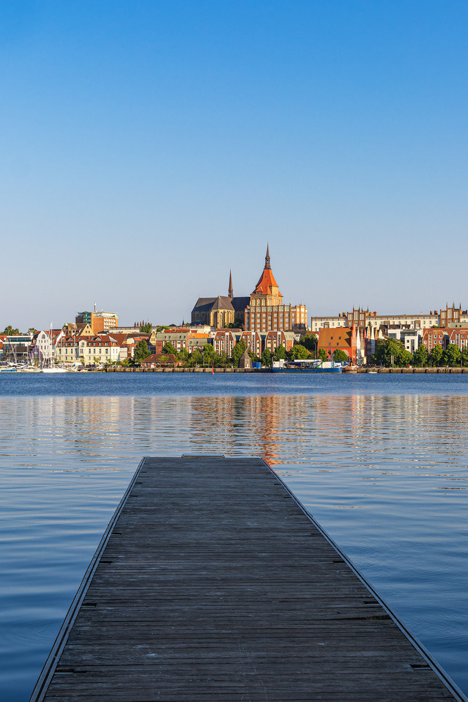 Blick über die Warnow auf die Hansestadt Rostock | Blick über die Warnow auf die Hansestadt Rostock.