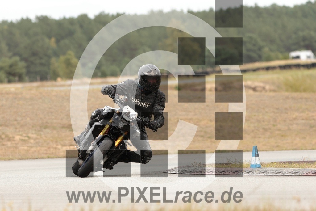 0036-20250914_12916 | Schöne Erinnerungen an spannende Momente - das festzuhalten ist unser Job. PIXELrace.de ist seit 2003 auf den Rennstrecken Europas unterwegs um die Action draußen beim Fahren und die wunderbare Stimmung imm Fahrerlager für euch einzufangen.