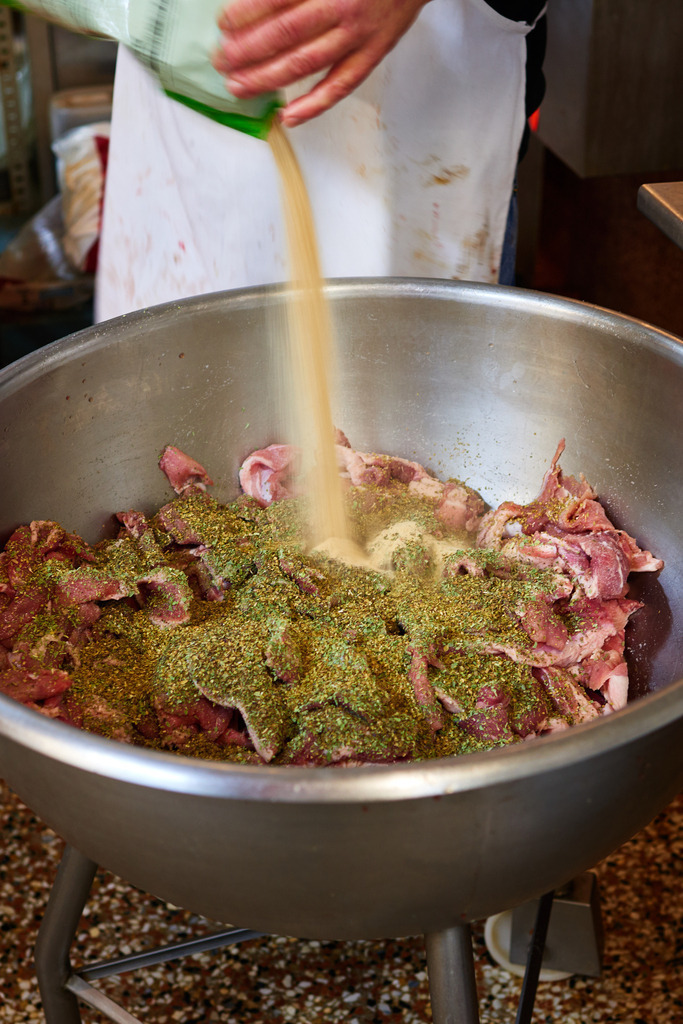 Fleischerei Dormayer | Langenzersdorf, Austria - February 12, 2019: Fleischerei Dormayer - Blutwurst Herstellung; die Fleischstücke werden mit Gewürzen vermengt. - Realisiert mit Pictrs.com