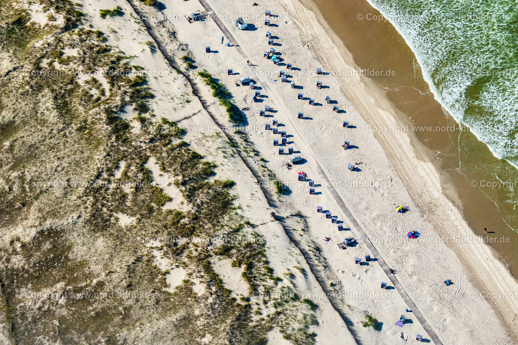 Norderney_Strand_Standkörbe_Bernachtungsstrandkörbe_ELS_8153050923 | NORDERNEY 05.09.2023 Sandstrand- mit Strandkörben am Nordstrand auf der Insel Norderney im Bundesland Niedersachsen, Deutschland. // Sandy beach with beach chairs on the northern beach on the island of Norderney in the state of Lower Saxony, Germany. Foto: Martin Elsen