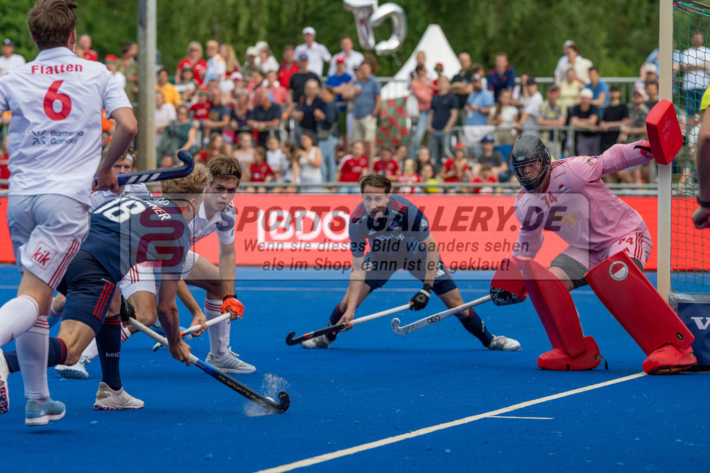Final4_20250531-1845-Z82_8334 | Krefeld, Deutschland, 31.05.2025:  Feldhockey Final4 2025 – „Deutsche Feldhockey-Meisterschaften 2025“ im Gerd-Wellen-Hockeyanlage am 31.05.2025 in Krefeld, Deutschland. (Foto von Kramhöller/Fehrmann/Kaste)Krefeld, Germany, 31.05.2025: Feldhockey Final4 2025 – „Deutsche Feldhockey-Meisterschaften 2025“ in Gerd-Wellen-Hockeyanlage at 31.05.2025 in Krefeld, Deutschland. (Foto from Kramhöller/Fehrmann/Kaste)