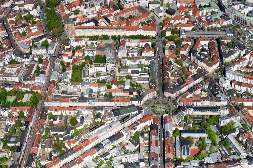 dr__0062958.jpg | MüNCHEN 29.04.2025 Innenstadtbereich im Stadtgebiet Glockenbachviertel an der Klenzestraße in München im Bundesland Bayern, Deutschland. // Cityscape of the district Glockenbachviertel on street Klenzestrasse in Munich in the state Bavaria, Germany. Foto: Daniel Reiter