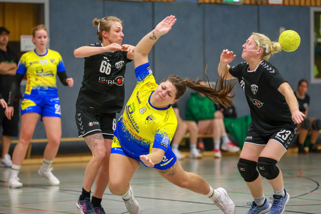 SVN_TvVoerde_021124_106 | Bildergalerie von Sport-Ereignissen aber auch von weiteren spannenden Dingen - nicht nur vom Niederrhein. In Anlehnung an den bekannten Spruch von Hanns Dieter Hüsch heißt das Motto: "Niederrhein ist überall".  - Realisiert mit Pictrs.com