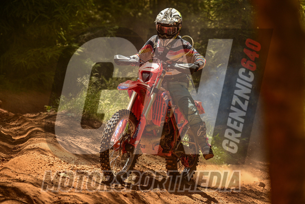 NZ8_3105 | grenznic640