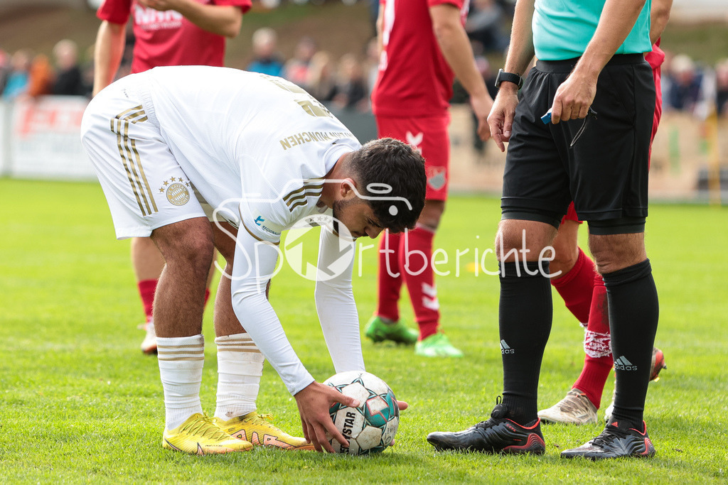 TSV Aubstadt - FC Bayern Amateure | Eyuep AYDIN (FCB #6) legt den BAll auf den Punkt