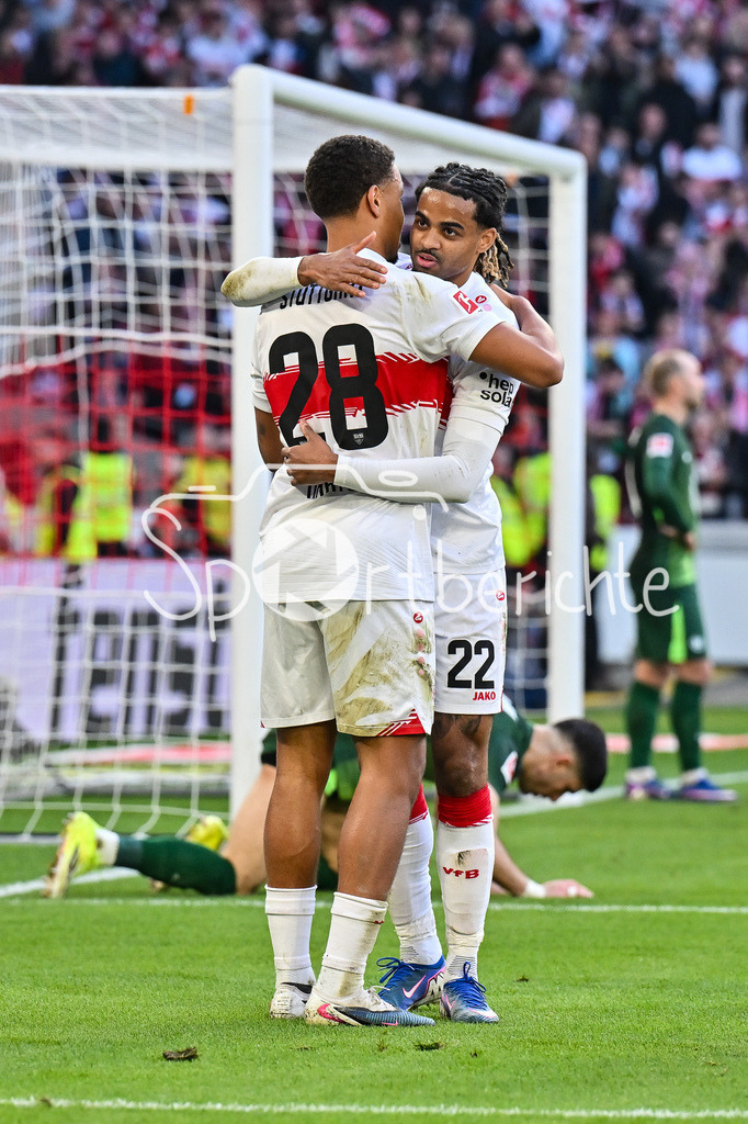 VfB Stuttgart - VfL Wolfsburg | STUTTGART, DEUTSCHLAND - 01. MÄRZ: Jubel der Stuttgarter nach dem Treffer zum 4-0 durch Nikolas NARTEY (VfB Stuttgart 28) / Tor / Torschuetze / Freude / Happy während dem Bundesligamatch zwischen dem VfB Stuttgart und dem VfL Wolfsburg am 24. Spieltag in der MHP-Arena / DFL REGULATIONS PROHIBIT ANY USE OF PHOTOGRAPHS AS IMAGE SEQUENCES AND/OR QUASI-VIDEO