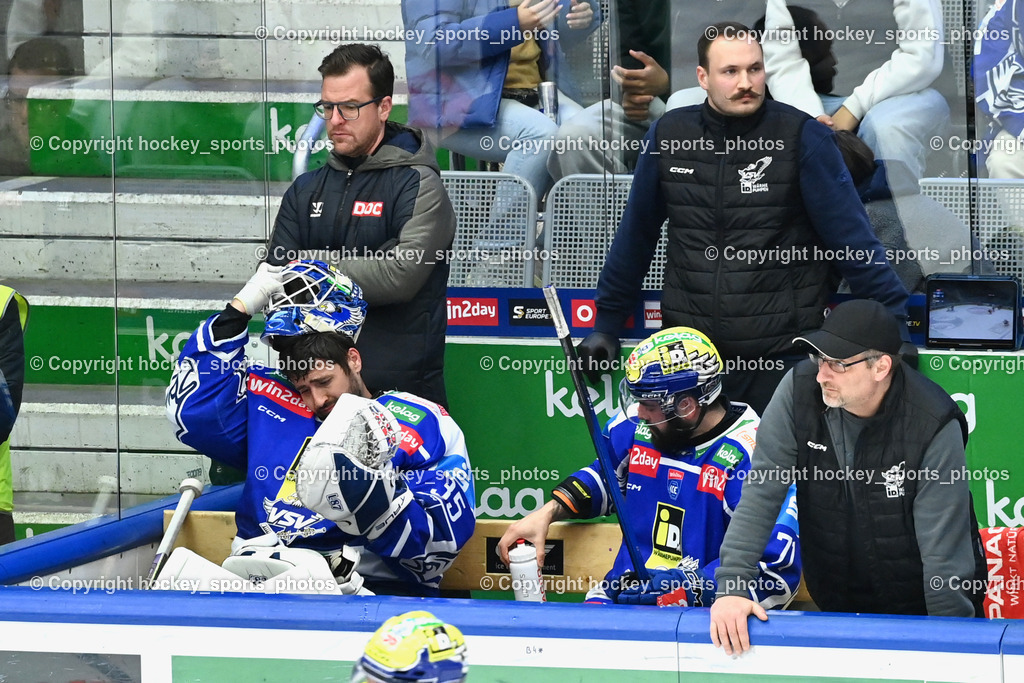 EC IDM WÄRMEPUMPEN VSV vs. MOSER MEDICAL GRAZ99ERS | #35 Joe Cannata EC VSV hängenden Kopf, , #71 Steven Strong EC VSV, Dr. Müller-Muttonen Steve-Oliver Teamdoc EC VSV, Nico Steinwender Physiotherapist EC VSV, EC IDM WÄRMEPUMPEN VSV vs. MOSER MEDICAL GRAZ99ERS, EC IDM WÄRMEPUMPEN VSV vs. MOSER MEDICAL GRAZ99ERS am 17.03.2026 in Villach (Stadthalle Villach), Austria, (Photo by Bernd Stefan)