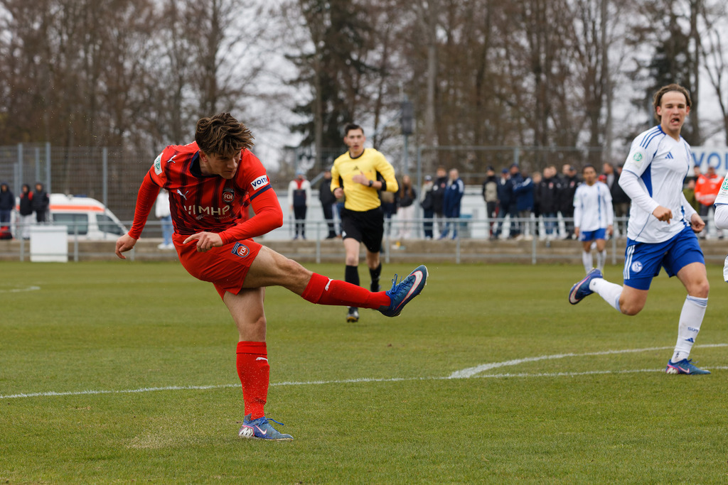 20260412-FCHS04_028 | 1.FC Heidenheim 1846 vs. FC Schalke 04, Fußball, U19, A-Junioren, NWL, U19-DFB-Nachwusliga, 2025/2026, 8. Spieltag, 12.04.2026 in Heidenheim, Walter-Birkhold-Jugendstadion (Foto: Michael Bulling) - Realisiert mit Pictrs.com