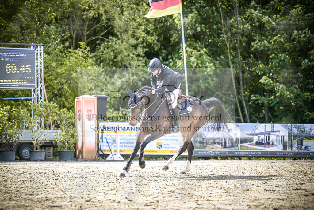 DOS_9553 | Entdecke hochwertige Reitturnierfotos von Foto Oger. Professionell, emotional und authentisch – jetzt Lieblingsmomente im Shop bestellen. - Realisiert mit Pictrs.com