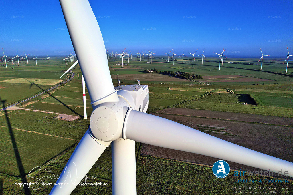 Langenhorner Alter Deich - Windpark - Luftbild | Entdecken Sie atemberaubende Luftbilder und Fotografien auf airwatch.de - Tauchen Sie ein in eine Welt voller faszinierender Aufnahmen aus der Vogelperspektive.