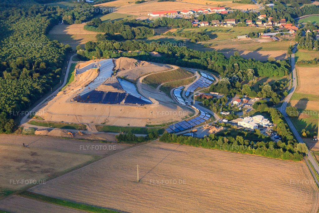 Luftbild: Kreismülldeponie in Berg im Bundesland Rheinland-Pfalz in Deutschland. Foto: IMG_59091.jpg vom 04.08.2013 durch Werner Riehm/FLY-FOTO.deWWW.ABFALLWIRTSCHAFT-GERMERSHEIM.DE