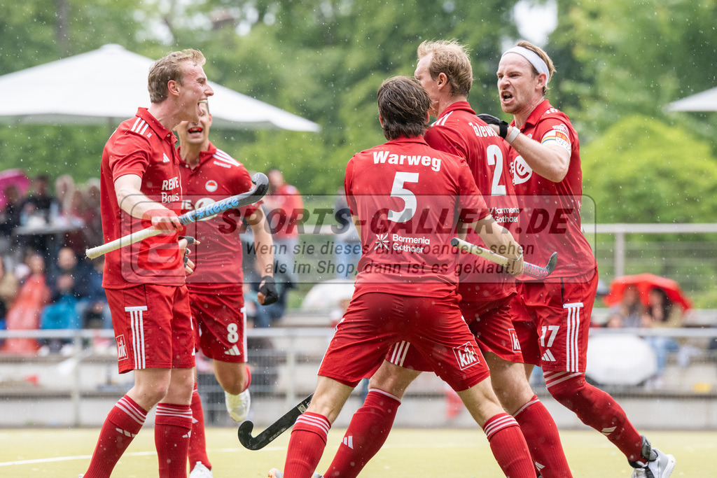 SFE_20250524_0073 | Köln, Deutschland, 24.05.2025:  Hockey 1. Bundesliga Herren Rot-Weiss Köln - Mannheimer THC im KTHC Stadion Rot-Weiss Köln Tennis and Hockey Club am 24.05.2025 in Köln, Deutschland. (Foto von Stephan Fehrmann)Köln, Germany, 24.05.2025: Hockey 1. Bundesliga Herren Rot-Weiss Köln - Mannheimer THC in KTHC Stadion Rot-Weiss Köln Tennis and Hockey Club at 24.05.2025 in Köln, Deutschland. (Foto from Stephan Fehrmann)