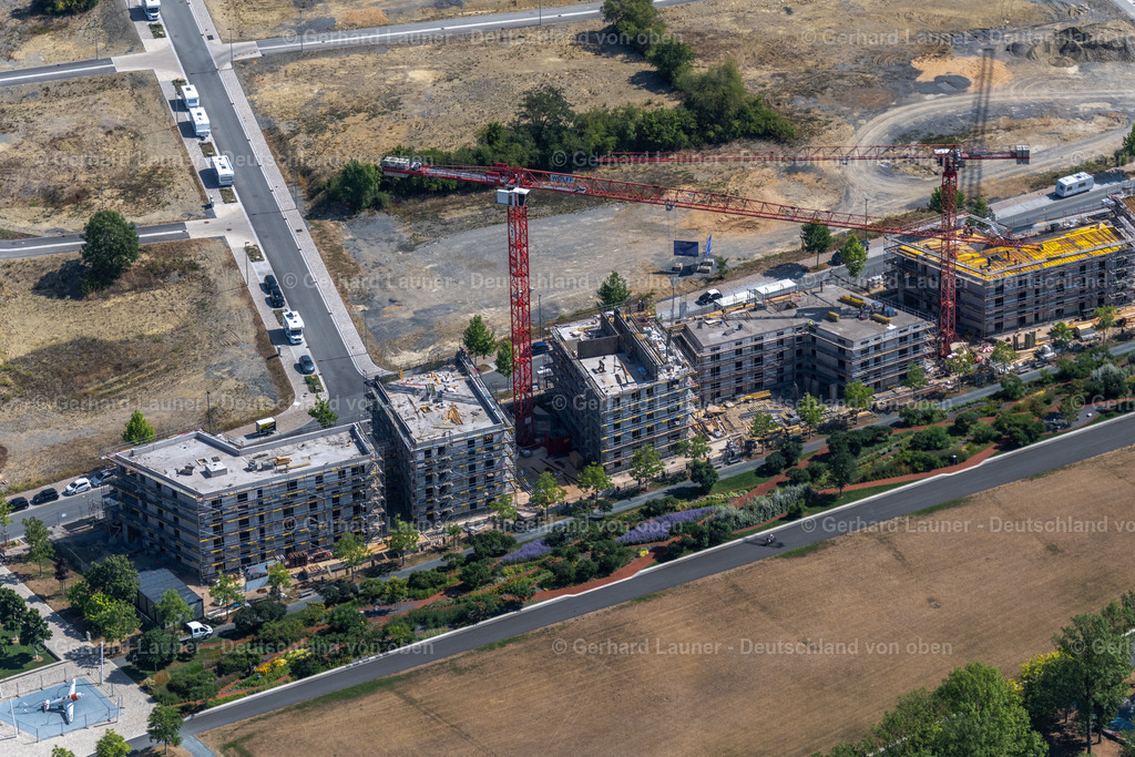 4062656 | WüRZBURG 22.07.2022 Baustelle zum Neubau einer Mehrfamilienhaus- Wohnanlage " Hubland 2 " zwischen Rottendorfer Straße und Beltwalk an der Elisabeth-Scheuring-Straße im Ortsteil Frauenland in Würzburg im Bundesland Bayern, Deutschland. Weiterführende Informationen bei: Riedel Bau AG Holding,  Stadtbau Würzburg GmbH,  bauart Konstruktions GmbH &amp; Co. KG,  zillerplus Architekten und Stadtplaner. // Baustelle zum Neubau einer Mehrfamilienhaus- Wohnanlage a??Hubland 2a?? zwischen Rottendorfer Strasse und Beltwalk an der Elisabeth-Scheuring-Strasse im Ortsteil Frauenland in Wuerzburg im Bundesland Bayern, Deutschland. Further information at: Riedel Bau AG Holding,  Stadtbau Wuerzburg GmbH,  bauart Konstruktions GmbH &amp; Co. KG,  zillerplus Architekten und Stadtplaner. Foto: Gerhard Launer