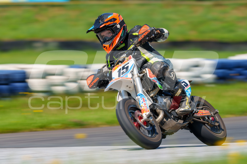 G-Cup + Supermoto Staatsmeisterschaft + Hungarian Supermoto Championship | GRIPcapture steht für authentische Sportfotografie in Österreich – für Momente, die mehr sind als Geschwindigkeit oder Ergebnis. Es geht um Emotion, Spannung, Fokus und den Augenblick, der oft nur einen Wimpernschlag dauert.Ob Motorsport, Teamsport oder 