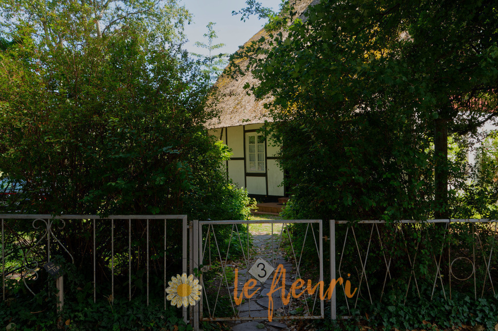 Typisches Reethaus | Dies ist der Shop von Florian Blum - le fleuri. Langenthal, Bern, Schweiz. Sie können hier meine oder ihre eigenen Fotos als Fotoprodukte kaufen. Tassen, Schlüsselanhänger, Taschen etc. können Sie hier gestalten.  - Realisiert mit Pictrs.com