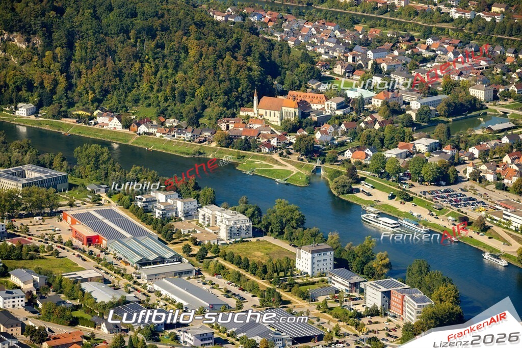 Das Luftbild zeigt : Uferbereich Uferstrasse Kelheim - Die Luftaufnahme wurde 2023 vom UL-Flugzeug aus erstellt ( keine Drohne ) - Hochauflösende Luftaufnahme - Für grossformatige Ausdrucke geeignet. Die Geschenkidee !Mit Lizenz und Bildrechte bestellbar