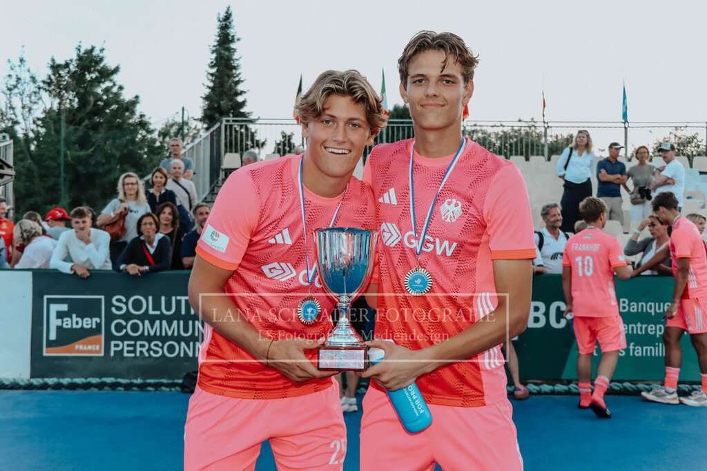 EM_MU18_F_GER-BEL_Lille_bearbeitet_Pokalbilder (62 von 137) | lanaschraderfotografie - Realisiert mit Pictrs.com