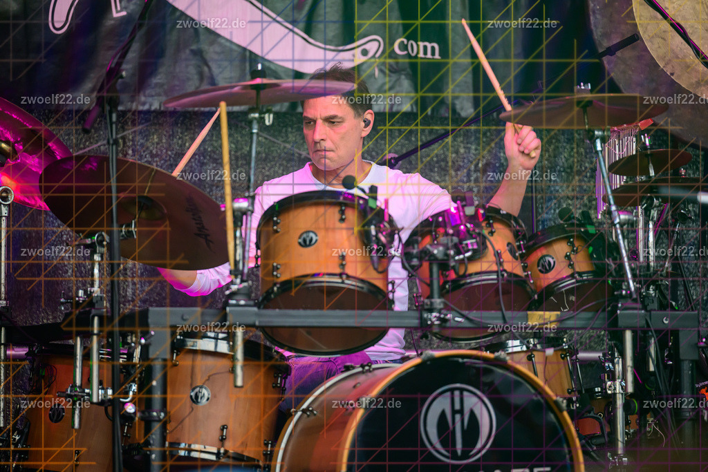 MerQury zum Stadtfest Wilsdruff, Wildruff am 22.08.2026 | Zum Stadtfest Wilsdruff 2026 gastierte die Dresdner Queen-Tribute-Band MerQury am Samstag Abend auf dem Markt in Wilsdruff. - Realisiert mit Pictrs.com