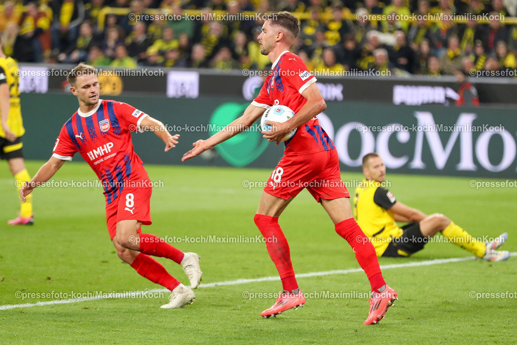 BVB13092401039 | 13.09.2024, 1. Fußball Bundesliga, Borussia Dortmund - 1. FC Heidenheim 1846, Signal Iduna Park, Saison 2024 2025: Torjubel nach dem 1:2 durch Marvin Pieringer (Heidenheim #18) zusammen mit Leo Scienza (Heidenheim #8)DFB regulations prohibit any use of photographs as image sequences and or quasi-video.