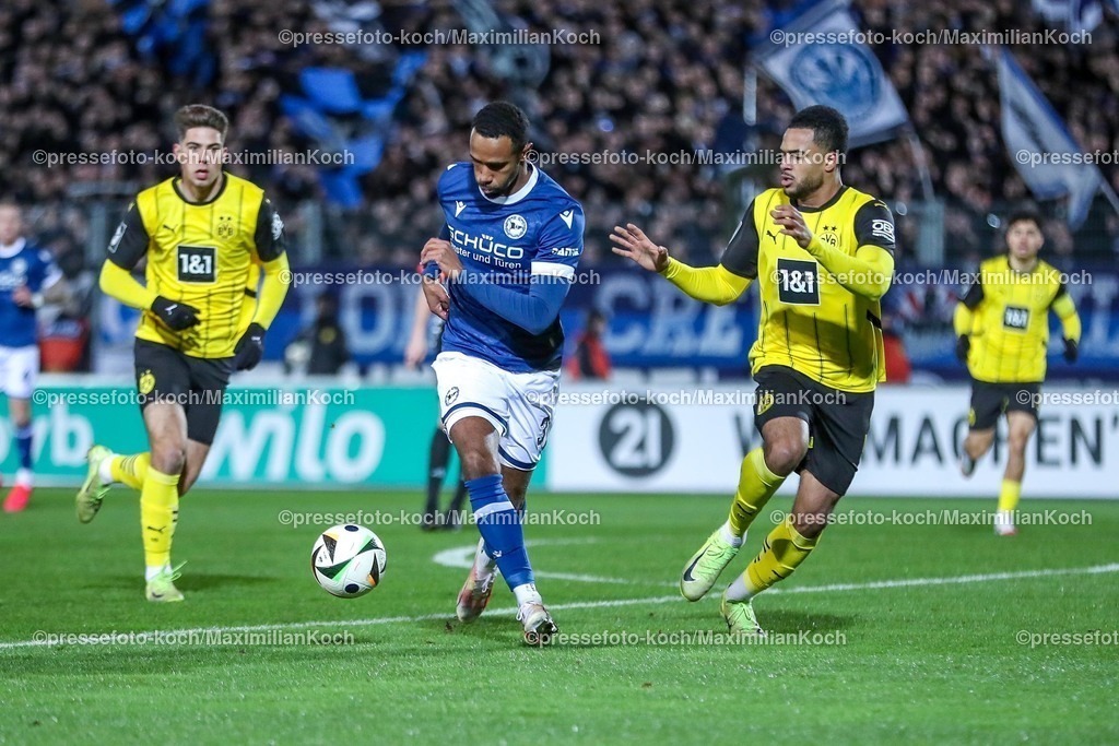 BVBII26012501007 | 26.01.2025, Fußball, 3.Liga, Borussia Dortmund II - Arminia Bielefeld, Stadion Rote Erde, Saison 2024 2025: Noah Sarenren Bazee (Arminia #37) im Zweikampf gegen Almugera Kabar (BVBII #42)DFB regulations prohibit any use of photographs as image sequences and or quasi-video.