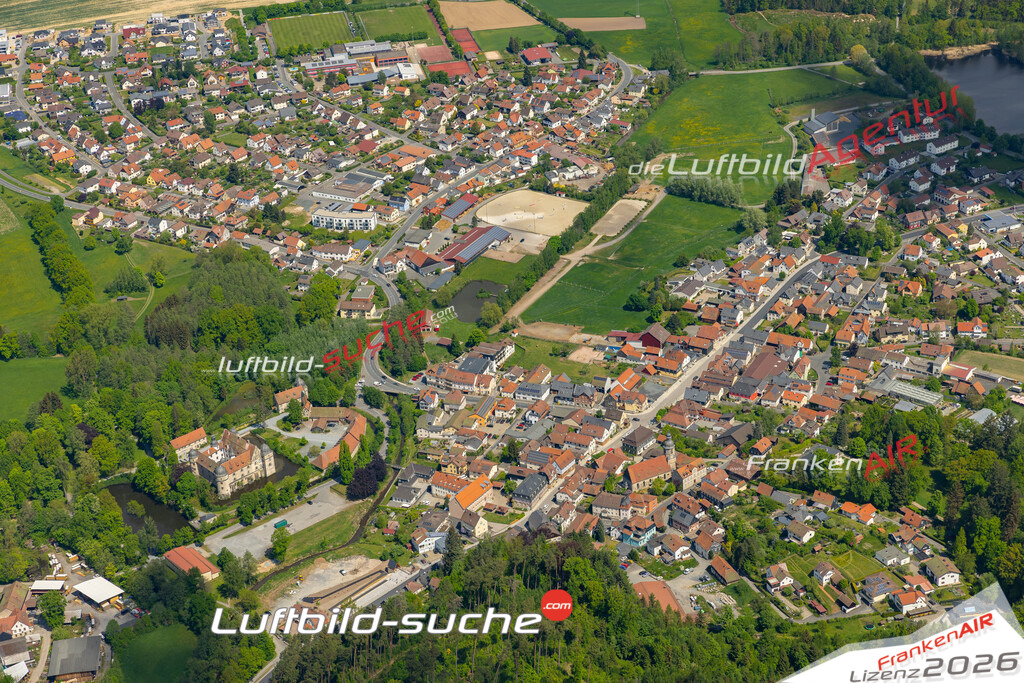 Das Luftbild der Stadt Mitwitz wurde 2022 vom Flugzeug heraus erstellt (keine Drohnen-Aufnahmen) Aufnahmehöhe ca.450 Meter- hohe Bildauflösung und Druck-Qualität. Garantiert!